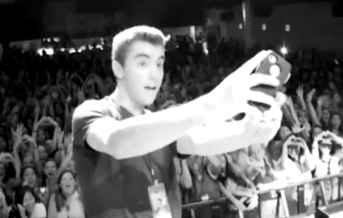 Christopher McGinnis live concert selfy